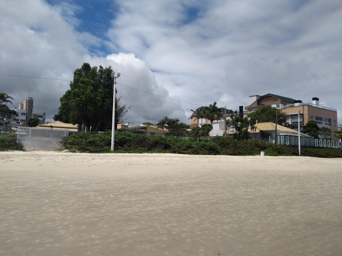 Apto Na Praia De 1 Dormitorio Com Vista Pro Mar A Poucos Passos Da Areia Daire Florianópolis Dış mekan fotoğraf