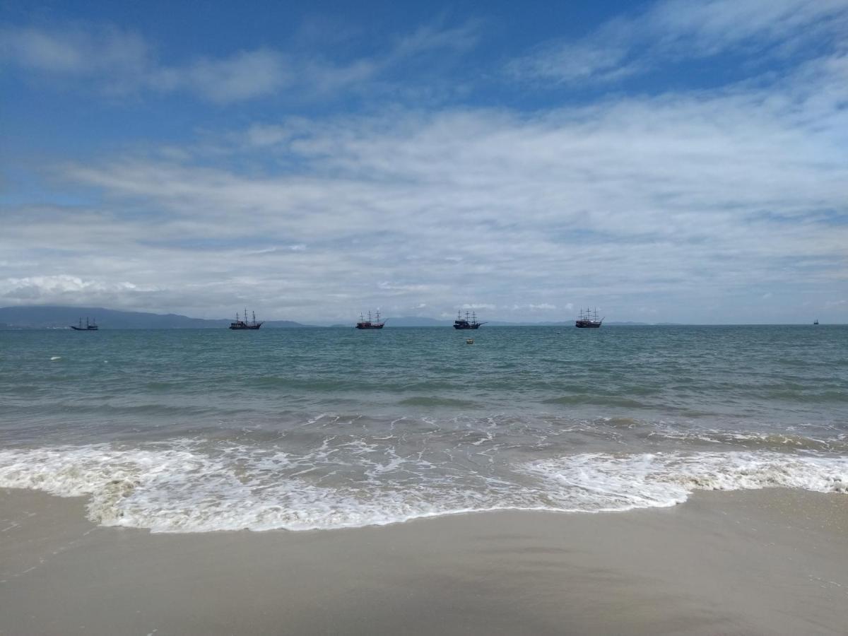 Apto Na Praia De 1 Dormitorio Com Vista Pro Mar A Poucos Passos Da Areia Daire Florianópolis Dış mekan fotoğraf